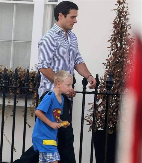 does henry cavill have kids